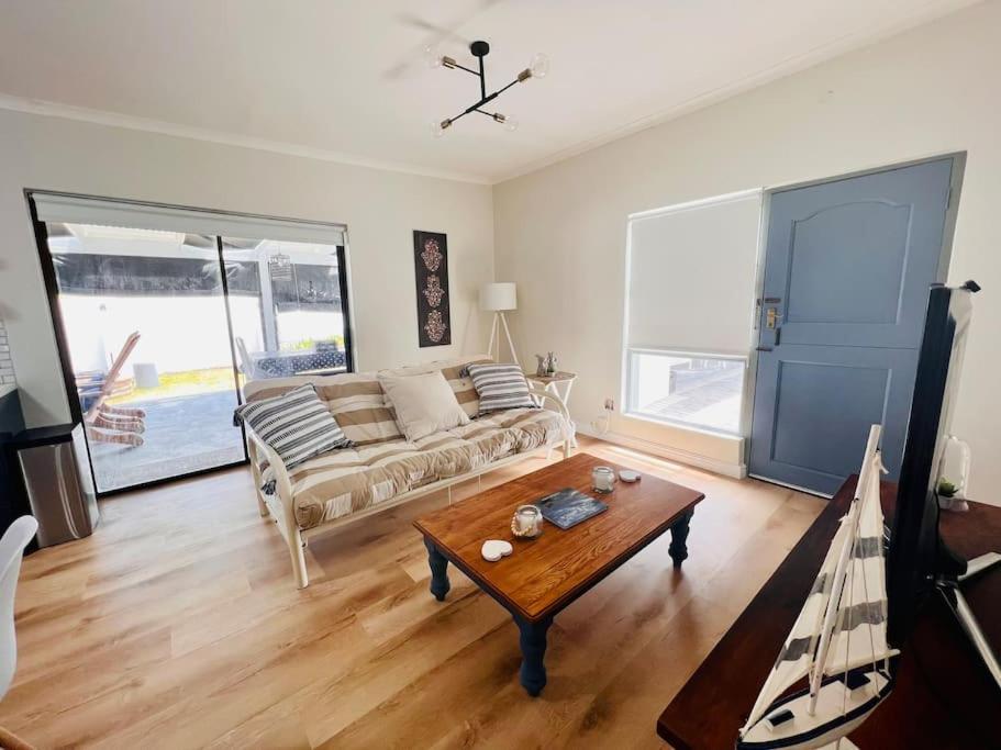 Adorable 2 Bedroom Cottage With Spacious Veranda Hermanus Eksteriør bilde